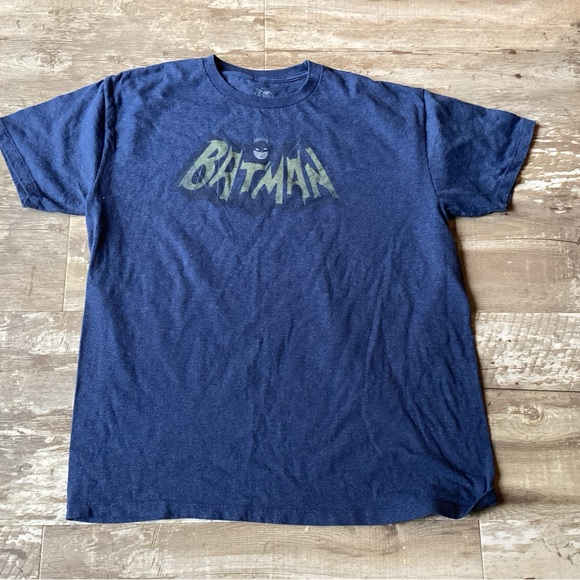 Batman Blue Vintage Logo Short Sleeve Tee Iconic Design XL - Picture 1 of 6